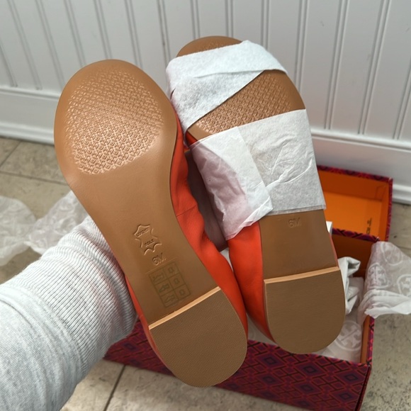 Tory Burch Sedgewick Ballet Flat in Poppy Red, Size 6 - Picture 5 of 6